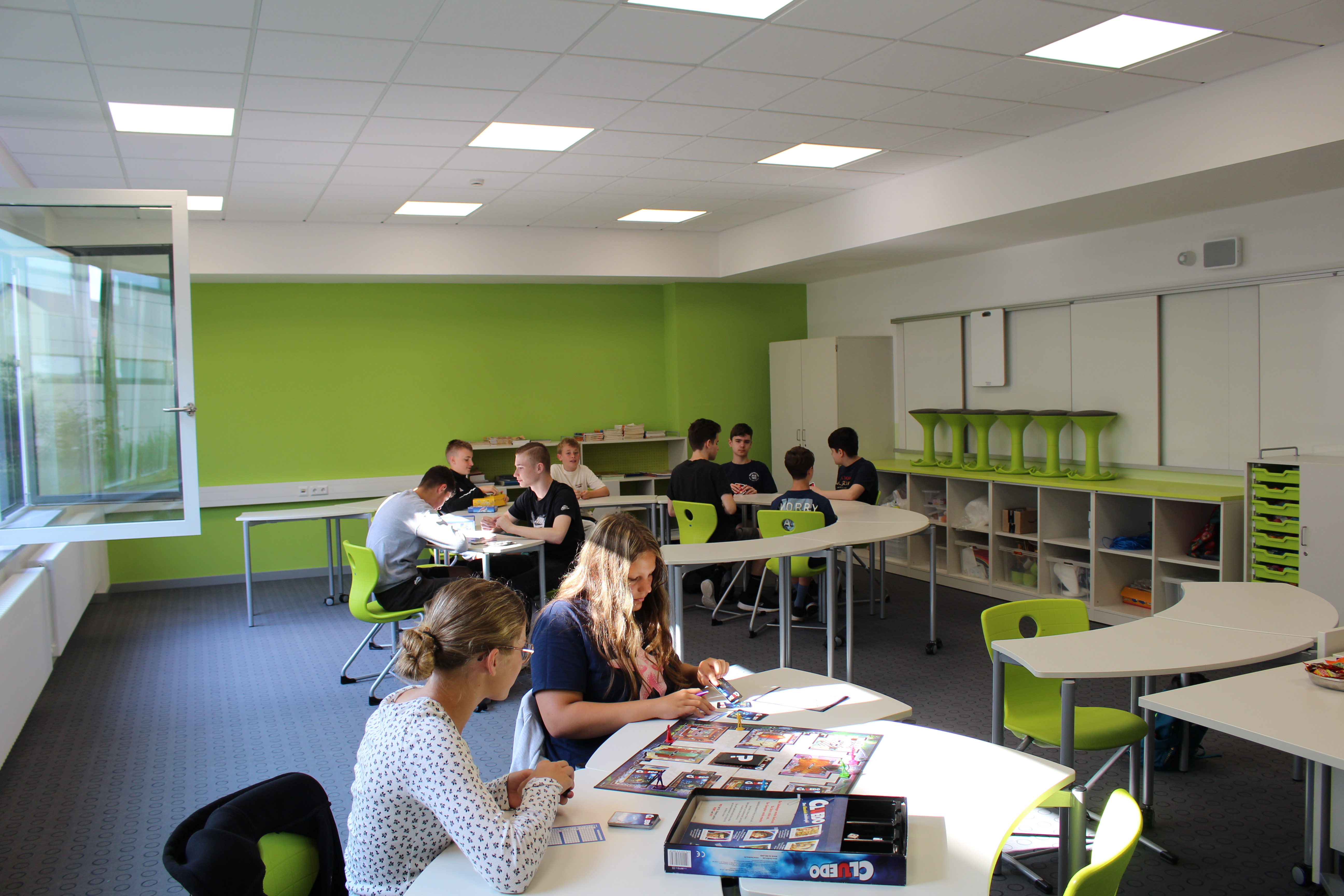 Schueler bei Gesellschaftsspielen